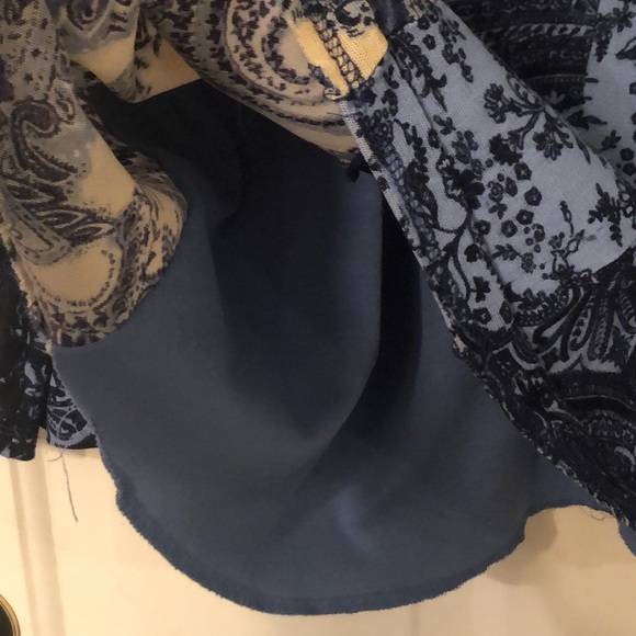Lane Bryant Venezia blue paisley top, size 18/20 - Picture 4 of 6